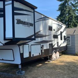 2017 momentum toy hauler. 36 Foot 