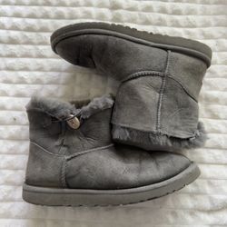 Short Uggs Size 6