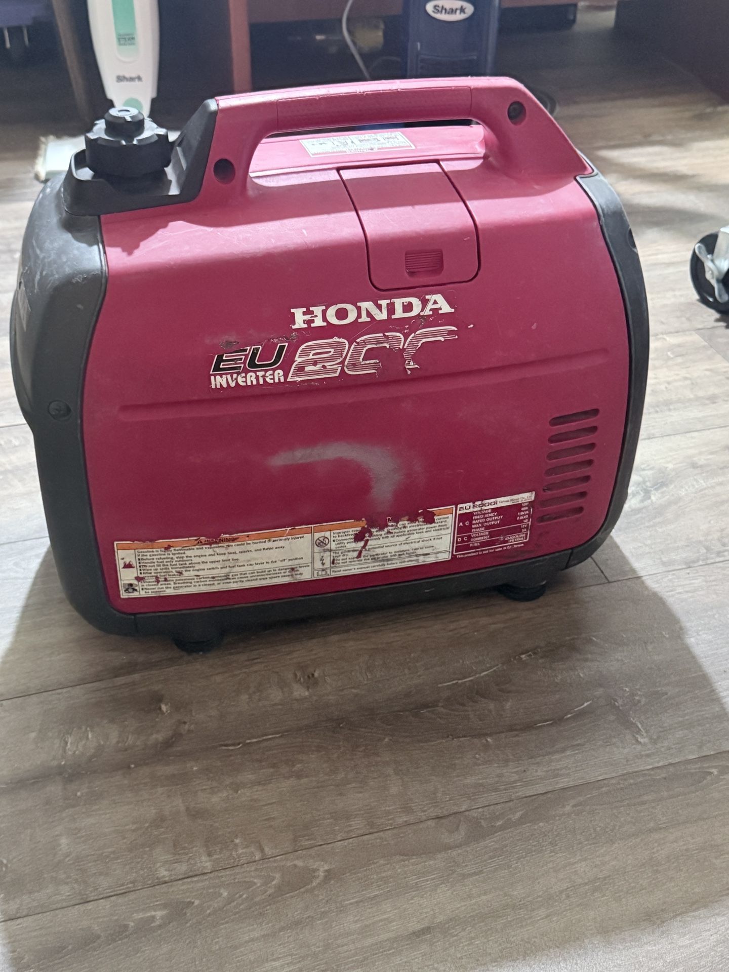 Honda EU2000i Portable Super Quiet Inverter Generator 2000-Watts 16.7-Amps 120V