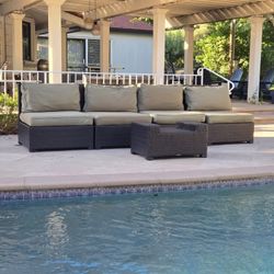 FRONTGATE PALERMO SECTONAL -- (4) CENTER CHAIRS PLUS OTTOMAN!