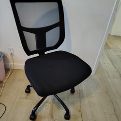 Black Adjustable Office Chair