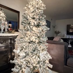7 1/2 Ft Michaels Pre lit Flocked Tree. 