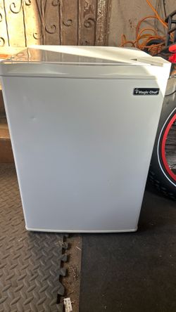 MINI FRIGIDAIRE IN GREAT WORKING CONDITION