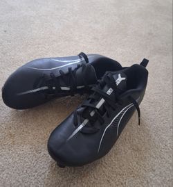 Black and white pumas size 5.5