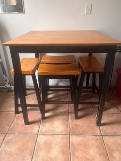 Dining Tabke And Chairs