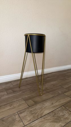 Modern Gold-Black Plant Holder