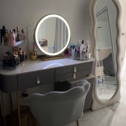 Dresser And Mirror 