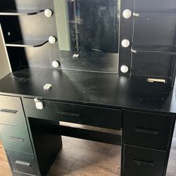 vanity in good condition