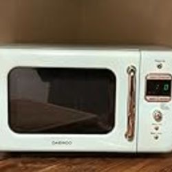 Daewoo Retro Mint Green Microwave
LIKE NEW CONDITION 
