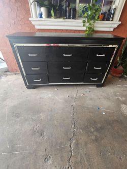 Black Gator Print 9-Drawer Dresser