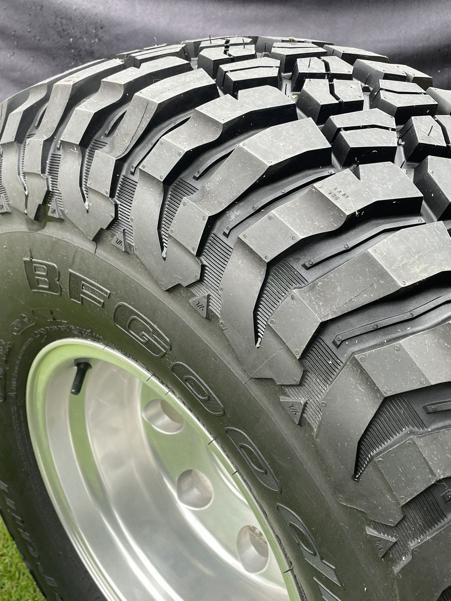 Bfg mud terrain km3 tire wheel 35x12 50x15 for sale in poway ca