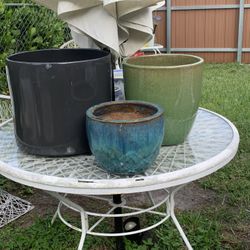 Porcelain plant Pots. (green Not Available) KENDALL AREA PICK UP 