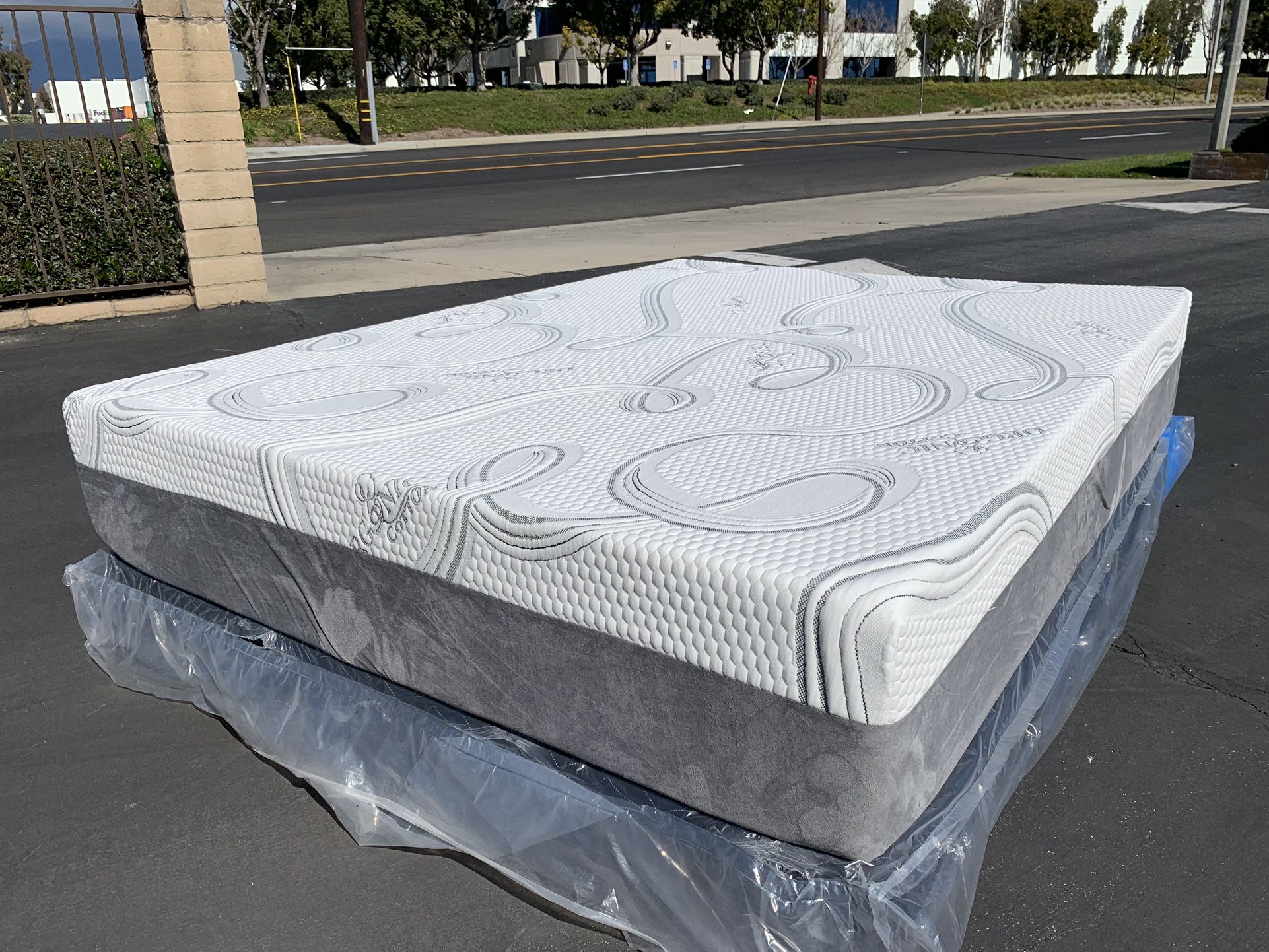 Cal King Organic Hybrid Cool Gel Memory Foam Mattress!!