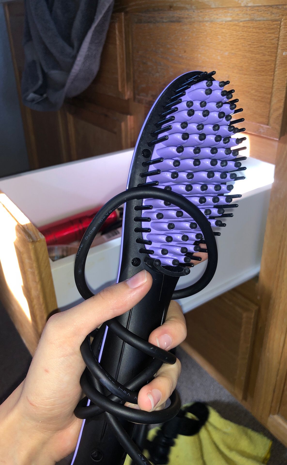 Ceramic hair-straightening brush
