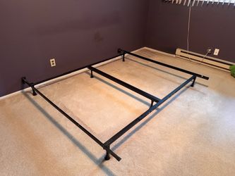 Adjustable size platform bed frame