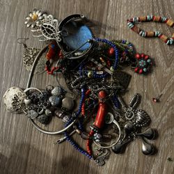Lot Of Jewelry Mixture Of Good And Some Pieces For Crafts