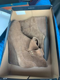 Lucky Brand short suede boot