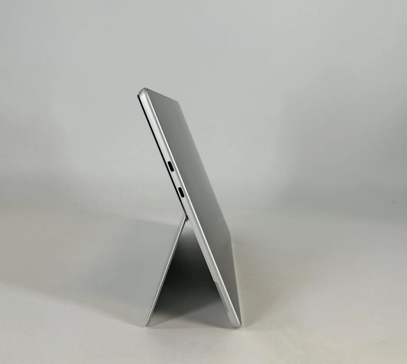 Surface Pro 9 I7 1TB Storage 32gb RAM Silver Excellent Condition Ship SAME DAY
