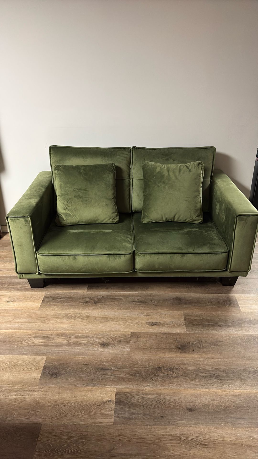 Green Velvet Retro Love Seat