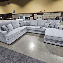 NEW LARGE COMFY SECTIONAL. 3 Colors 