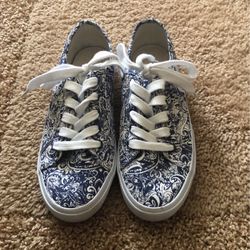 Liz  Claiborne Sneakers  Sz 9