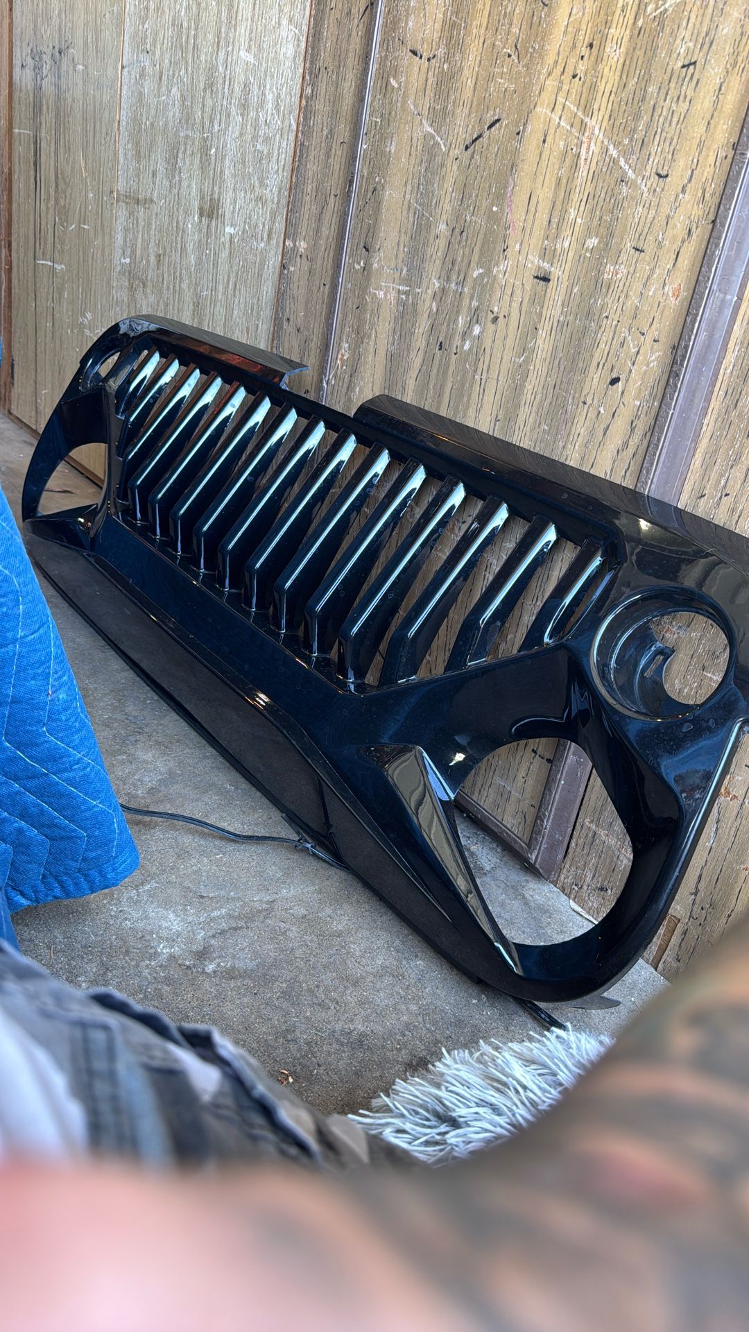 Newer Jeep Gladiator Front Grill Piece (read Description)