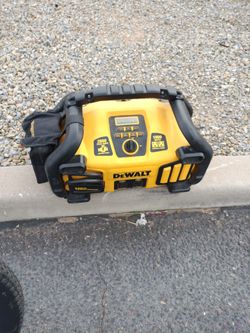 DeWalt 2800 Amp 1000 Watt Mini Generator
