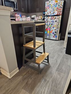 Standing toddler stepstool