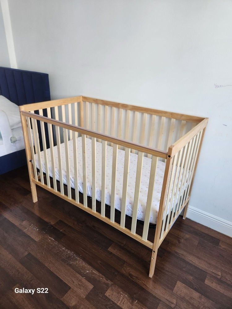 Baby Crib Anr Matress And Sheets