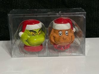 Dr. Seuss The GRINCH and MAX Ceramic Salt and Pepper Shaker Set NEW