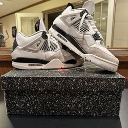 Men’s 10.5 Jordan 4 Military Black  