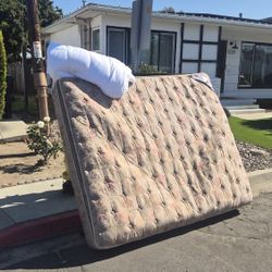 California king matress+bed+topper