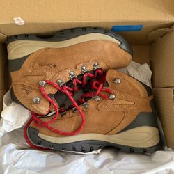 Women’s Columbia Hiking Boots **Brand New