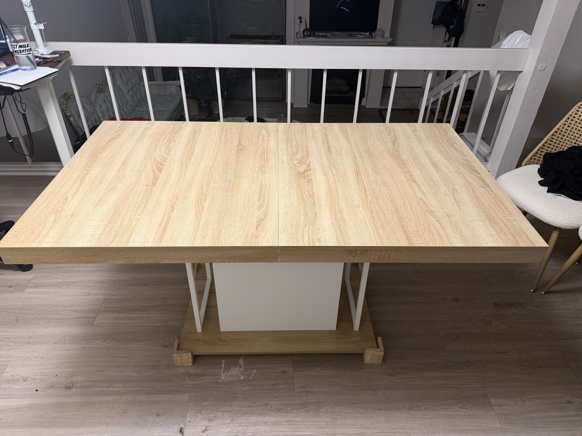 EXPANDABLE WOODEN TABLE SEATS 6-10 PEOPLE