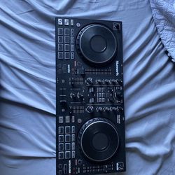 Numark MIXTRACK Platinum FX 4-deck