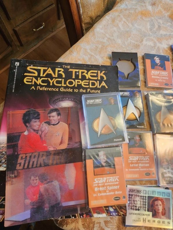 Star Trek Book, Cds, Book/encyclopedia, Trading Cards, Phone