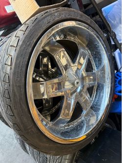 Universal 5 Lug - 22in Rims & Tires