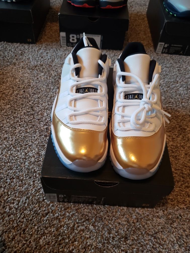 Jordan 11 low gold closing ceremony sz