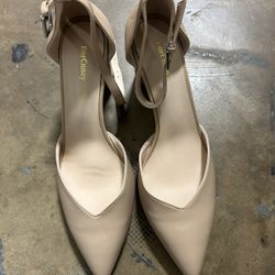 New women pump shoes size 9