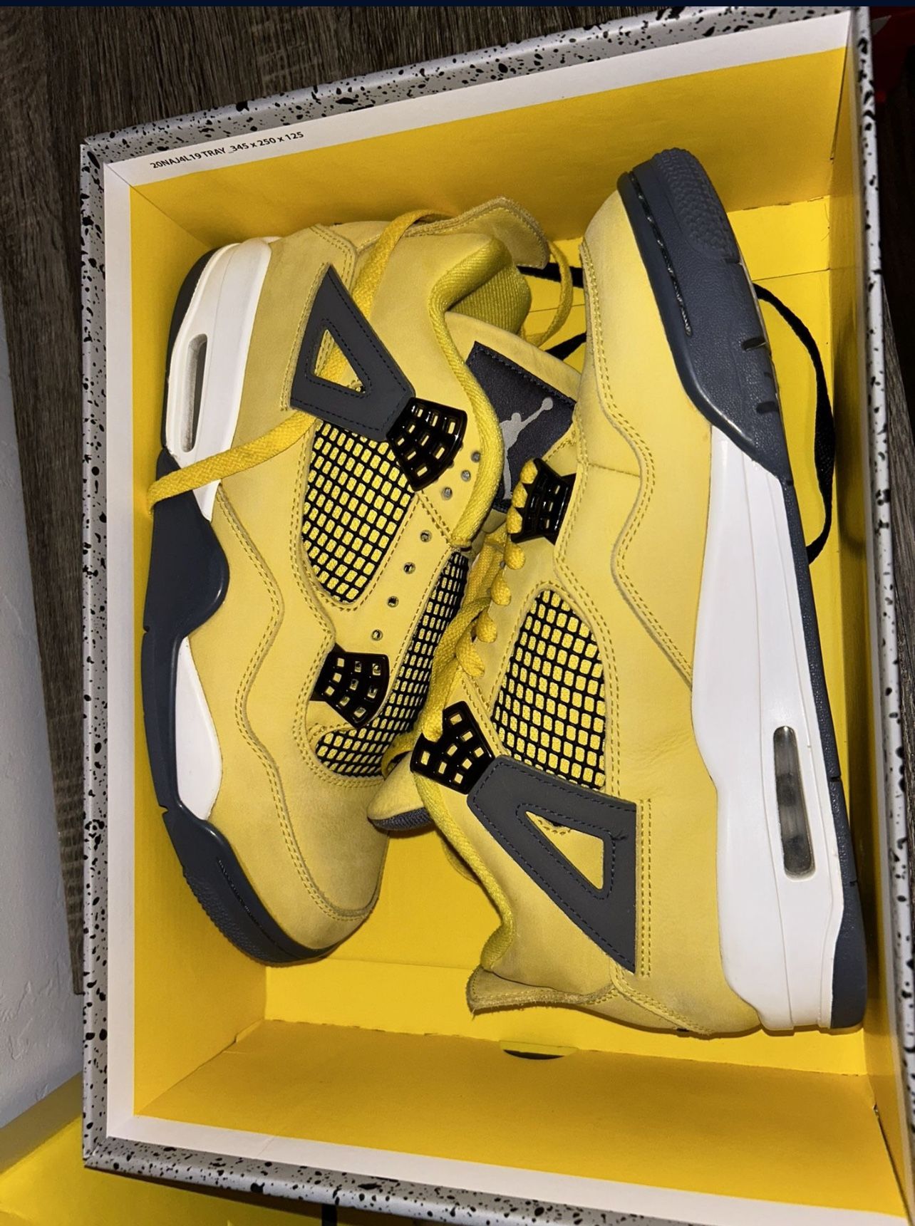 Jordan 4 Retro Lightnings Yellow 9.5 Men’s 