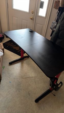 Black and Red Gaming Desk (Eureka Ergonamic)