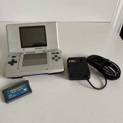 Nintendo DS + Mario Kart Super Circuit (GBA) + Charger