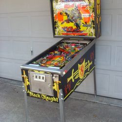 1980 BLACK KNIGHT PINBALL MACHINE