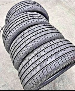 VENDO SET DE 4 LLANTAS 215/55R16 MICHELIN