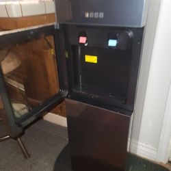 New bottom feeder hot and cold water Dispenser 