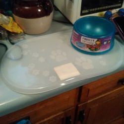 Pet Dish And Pet Dish Mat 