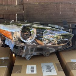 2017 to 2018 Mazda 3 Passenger Side Projector Headlight