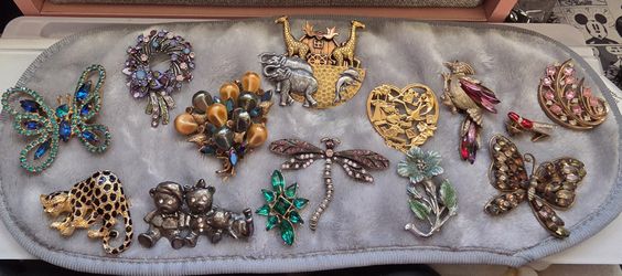 Brooches 