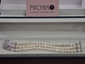 Michiko fresh water pearl braclet