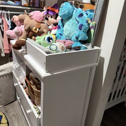 Changing Pad With Drawers 